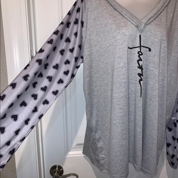 Plus Size Gray Heart Print V-Neck Tee - Picture 4 of 5